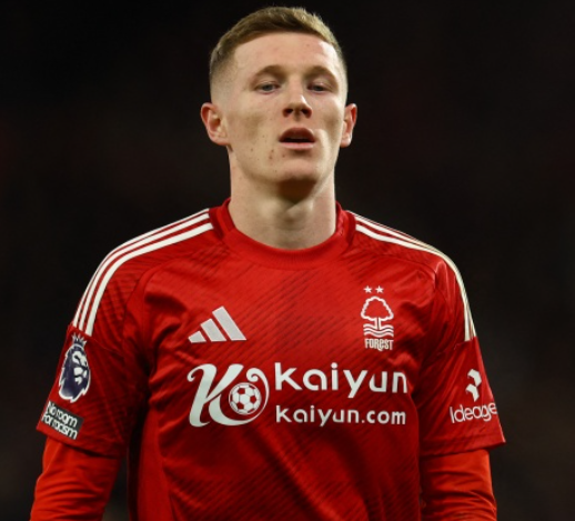 埃利奥特·安德森：利物浦中场新希望的深度剖析